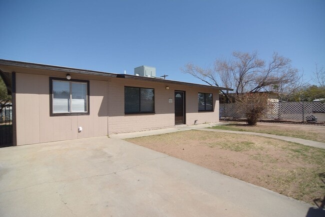 Photo - Updated 3 Bedroom 1 Bath Home! Central Tucson Location!
