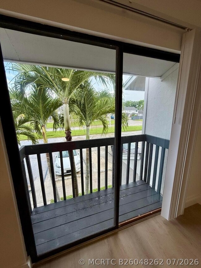 3104 Poolside Dr