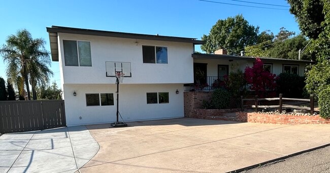 Building Photo - 1999 Valley Rim Rd