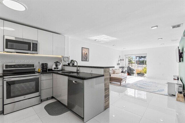 6545 Indian Creek Dr Unidad 306