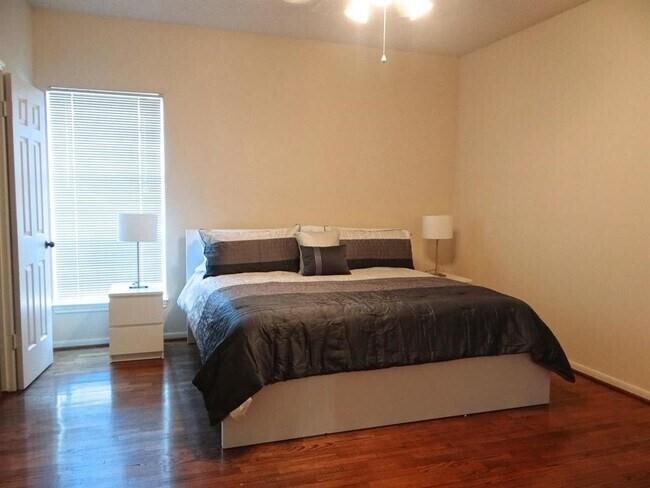 Photo - 5718 Val Verde St Unit 8