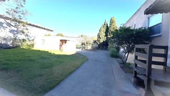 Hidden Courtyard in the back - 6401 Fairmount Ave Unit COMMERCIAL