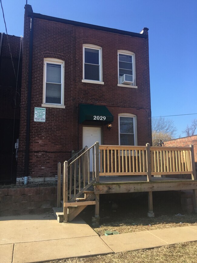 Photo - 2029 Russell Blvd Unidad Rear