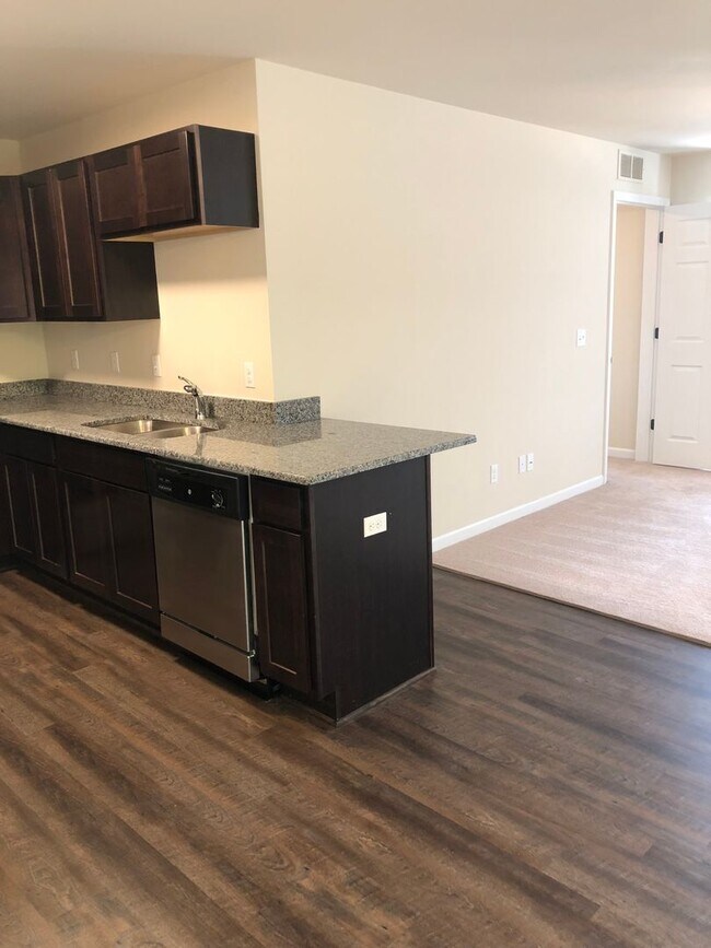 Photo - The Madison End Unit Unit 8264 Yorkshire Drive