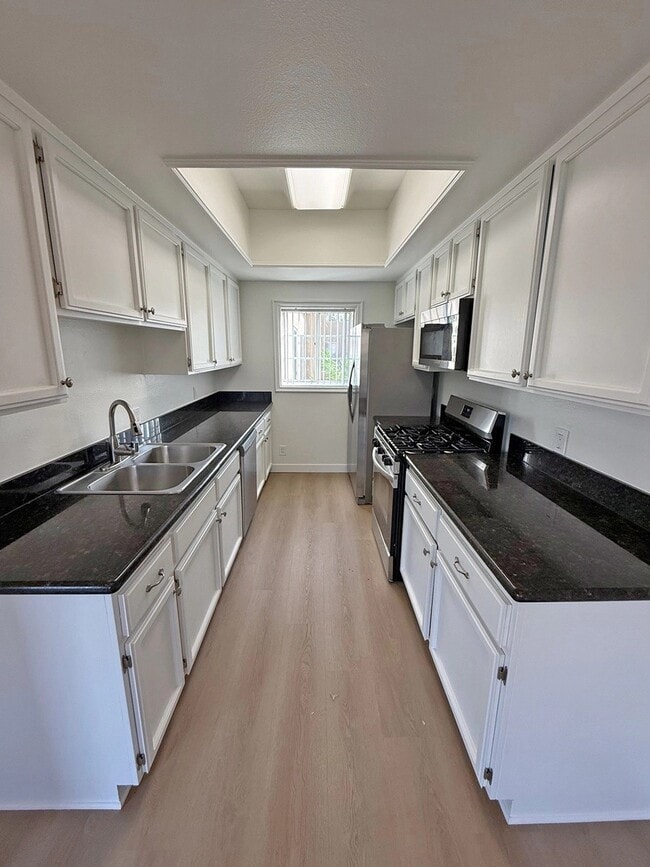 Building Photo - 912 Croft Ave