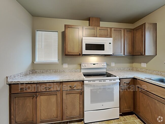 Building Photo - 520 W 5th St Rental