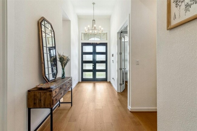 Photo - 104 Rainbow Vly Trl