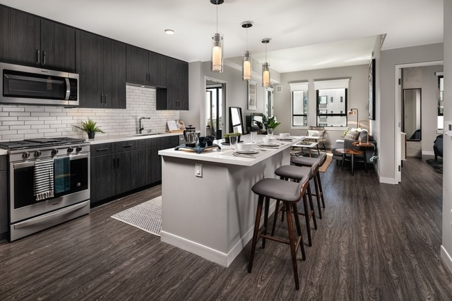 Pierside South apartments — community photo