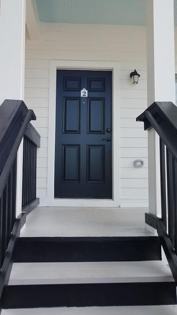 Photo - BEAUTIFUL STUDIO NEAR SORORITY ROW!!