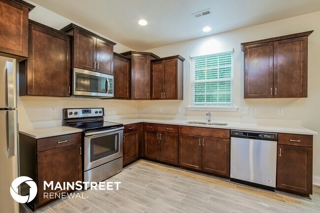 Photo - 201 Sirius St