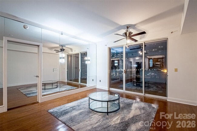 Photo - 300 W 5th St Unit 521