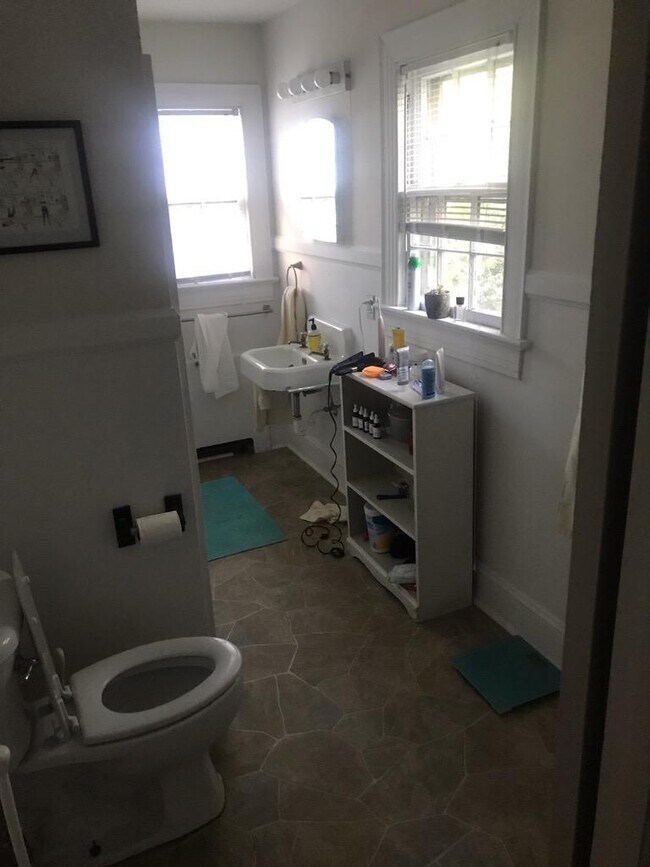 Photo - 805 E 3rd St Unit B