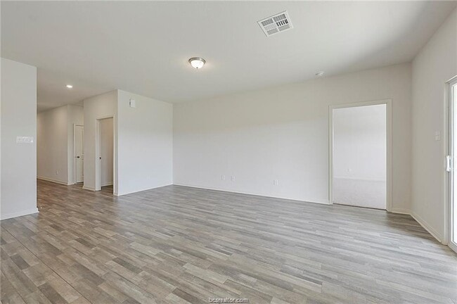 Photo - 5521 Fox Blf Dr