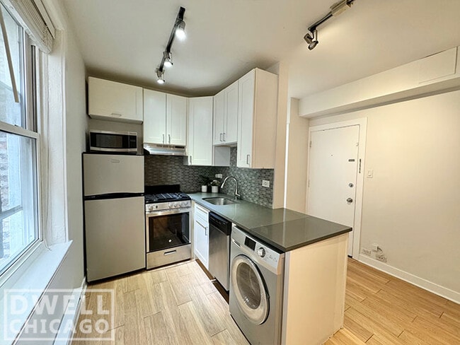 Photo - 501 W Belmont Ave Unit 1B