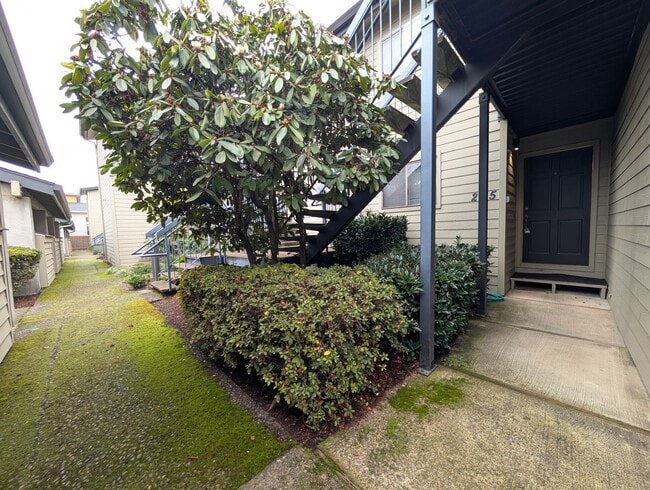 Photo - Great 2 Bedroom, 1-Bath Condo Near Eugene Country Club!
