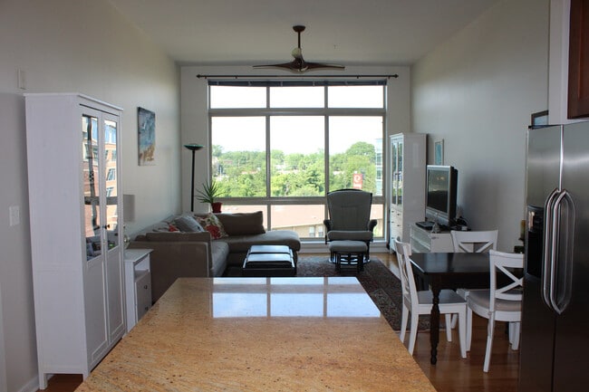 Photo - 2200 N Westmoreland St Unidad 502