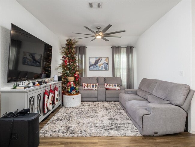 Photo - 210 Escondido Cir