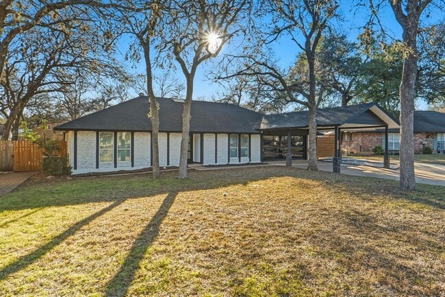 Photo - 2107 Lewood Cir