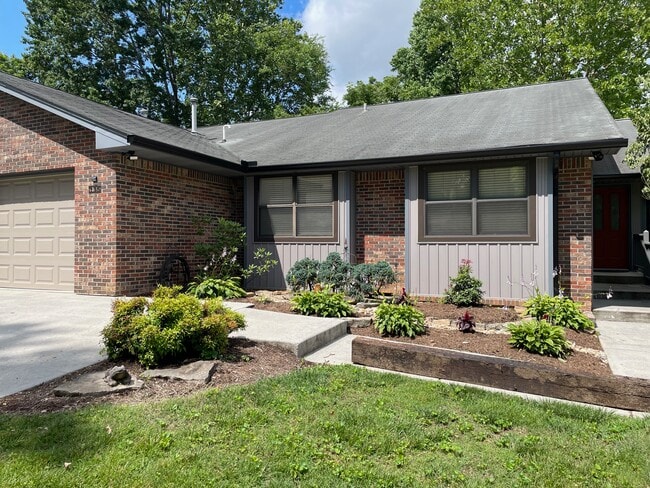 Building Photo - 135 Brandeis Ln