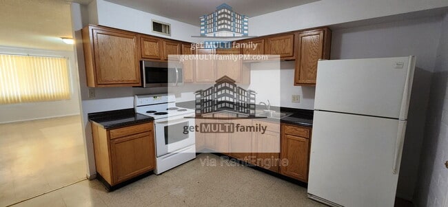 Building Photo - 10044 N 18th Ave Unit 2