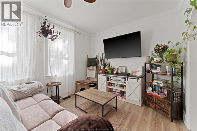 Photo - 1263 Monmouth Rd