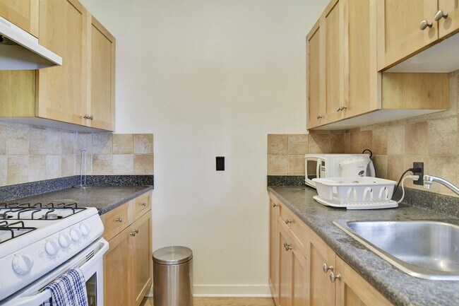 Photo - 935 Jervis St Unit 10