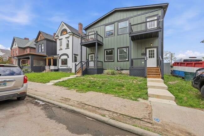 Building Photo - 834 Oak St