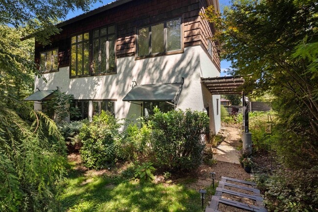 Building Photo - West Asheville Oasis Rental