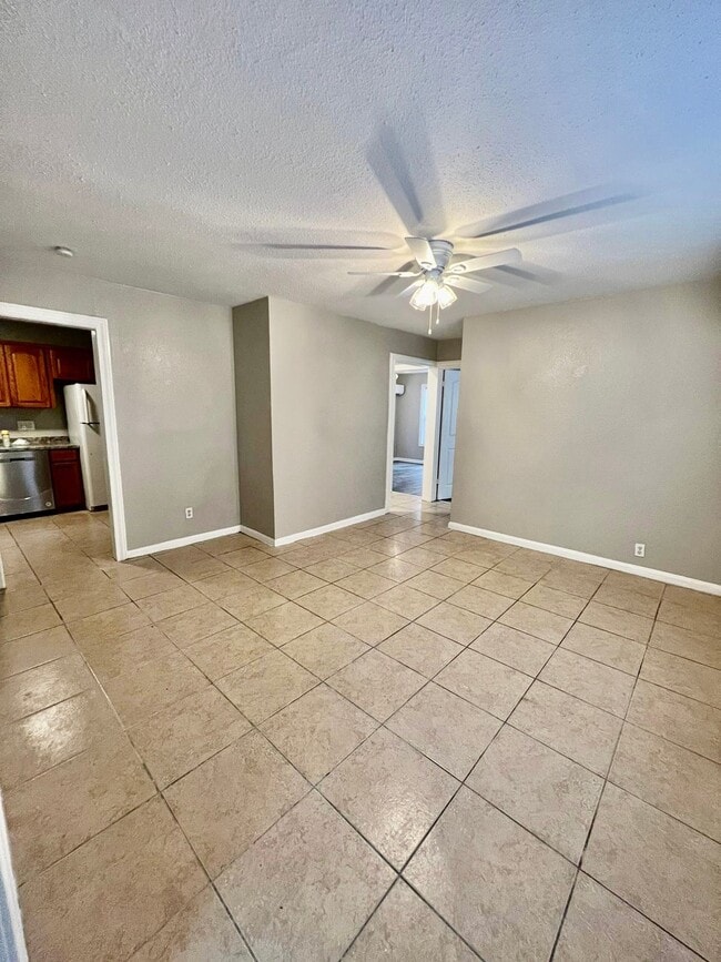 5606 Robertson St Unidad A