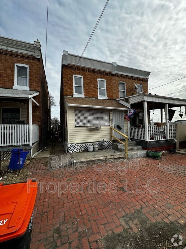 Building Photo - 209 Lloyd St Rental