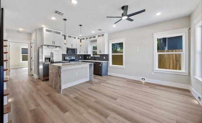 Photo - 4624 Mayflower St