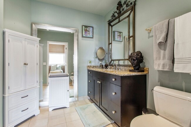 1600 Arch St Unit 1703