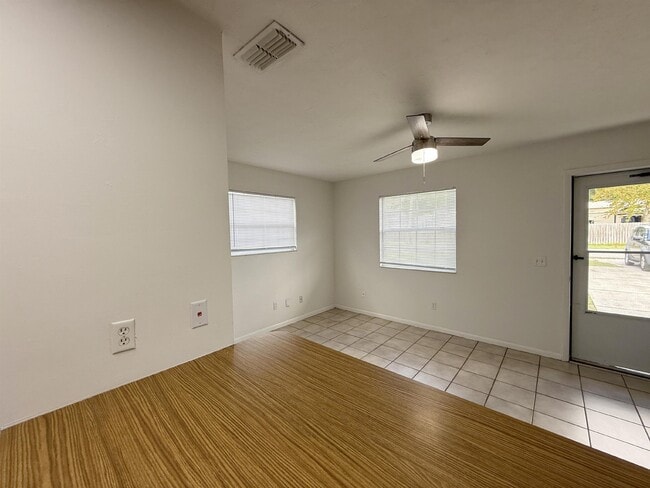 Photo - 3815 Osprey Cir Unidad D