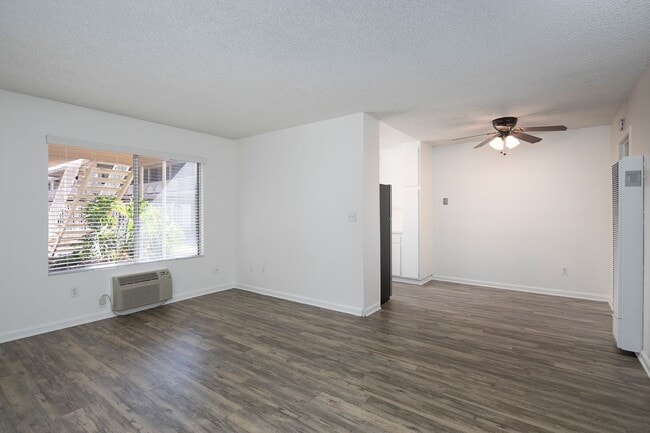 Trade Winds Apartments