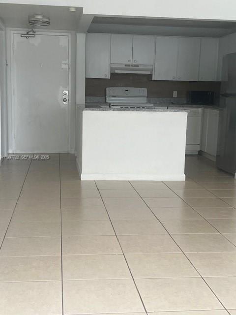 Building Photo - 2175 NE 170th St Unit 106