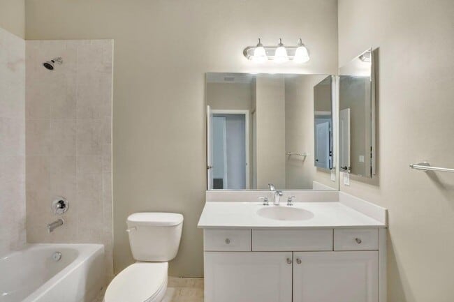 Photo - 117 E Prive Cir