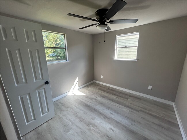 Photo - 5734 Grant Ave