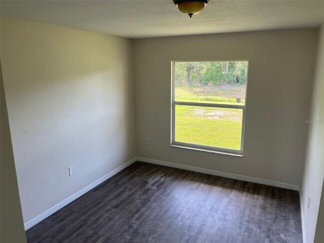 Photo - 408 Mallard Way