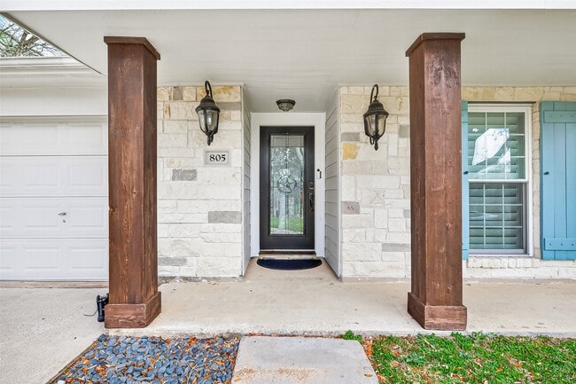 Photo - 805 Camelot Ln