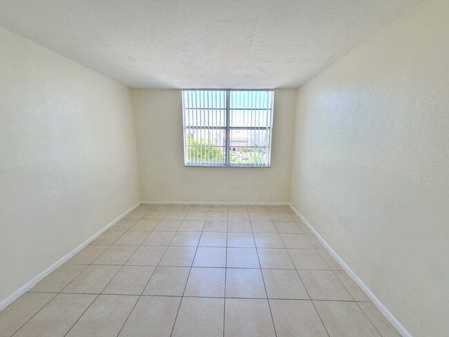 Photo - 496 NW 165th St