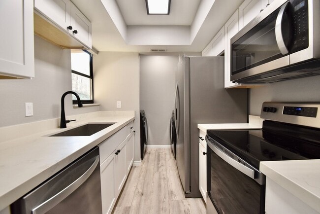 Photo - Remodeled 2 Bedroom 2 Bath Unit in HOA Community with Great Amenities!