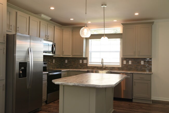 Photo - 1902 W Gleneagles Rd