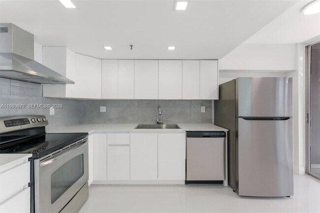 Photo - 17890 W Dixie Hwy Unit 501