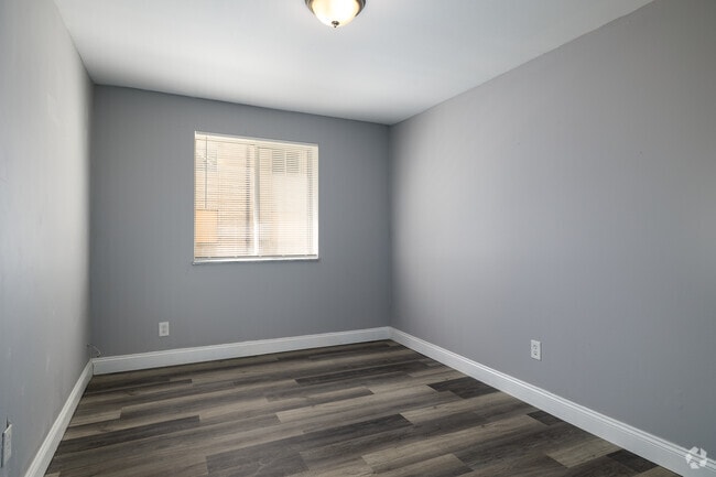 2BR, 1.5BA - 1,033SF