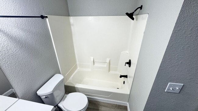 Photo - 2 Bedroom , 1 Bathroom Apartment! Unit 35 Osage Ridge Rd #4