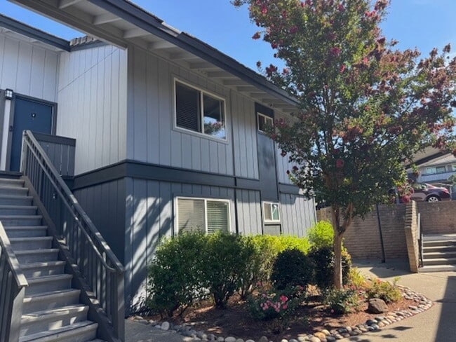 Wonderful 2 bedroom/2 bath lower level con... - Wonderful 2 bedroom/2 bath lower level con... Condo Unit 2