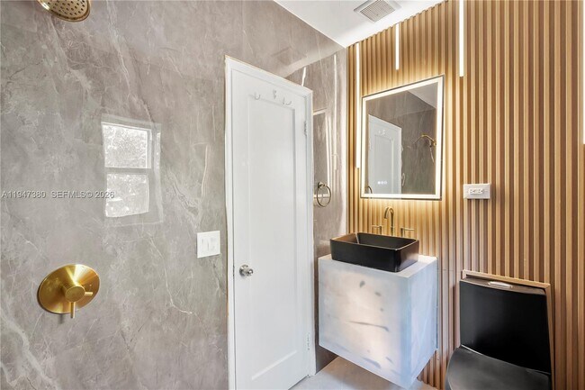 Photo - 2350 SW 26th St