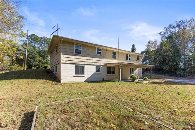 Building Photo - 5013 Eastview Terrace Unit B