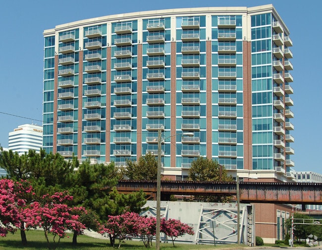 Vistas on the James - 301 Virginia St Condo Unit 806