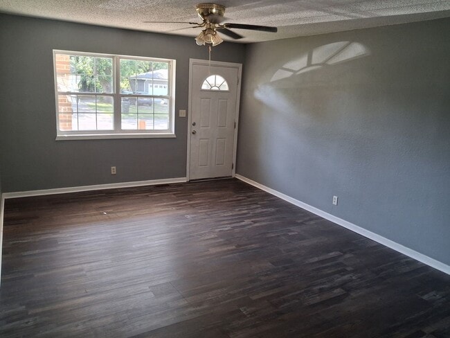 Photo - 1006 N Elm St